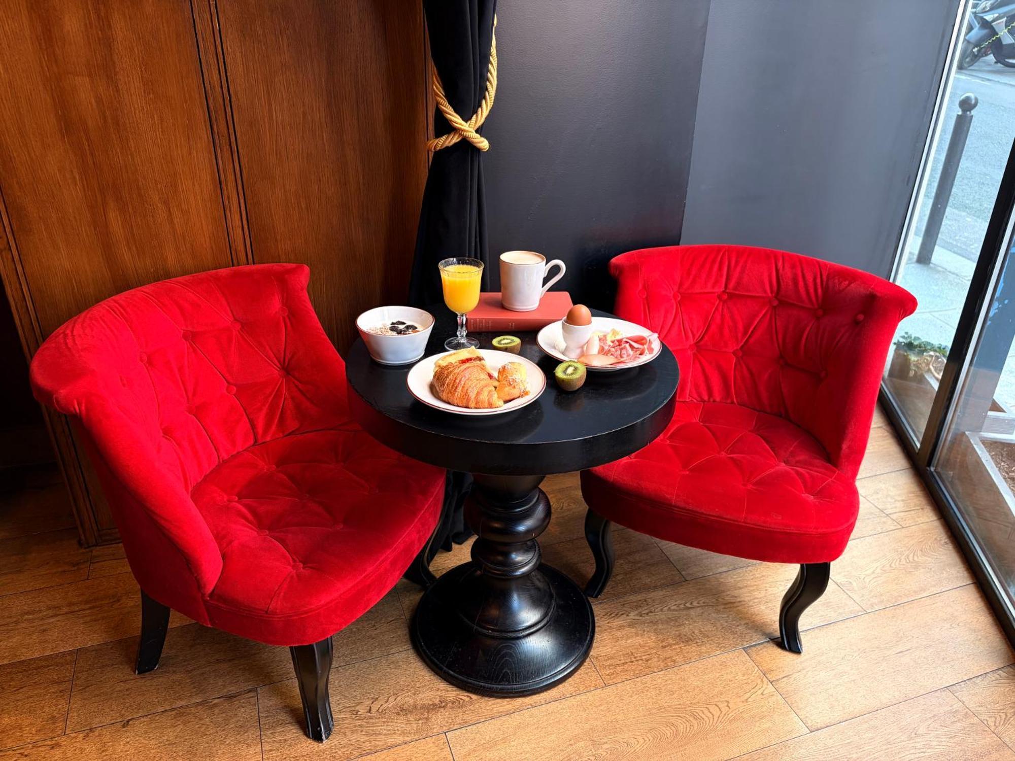 Hotel Les Théâtres Parigi
